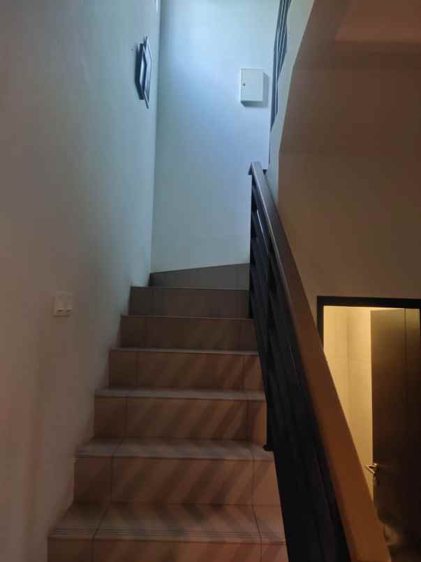 dijual rumah magenta residence