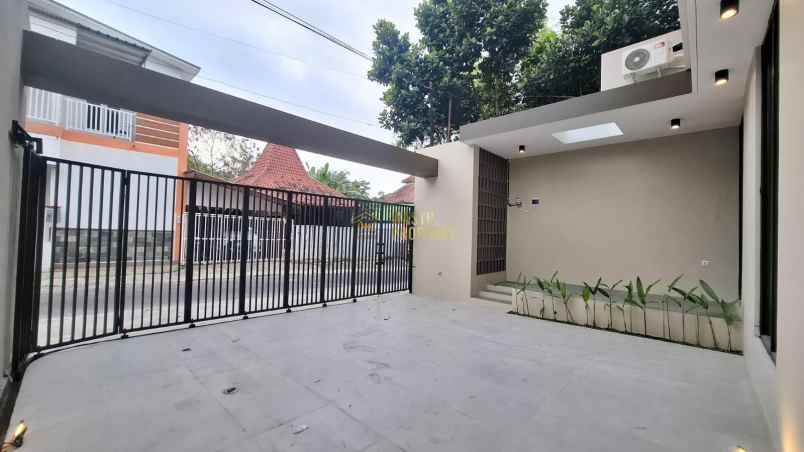 dijual rumah maguwoharjo depok sleman