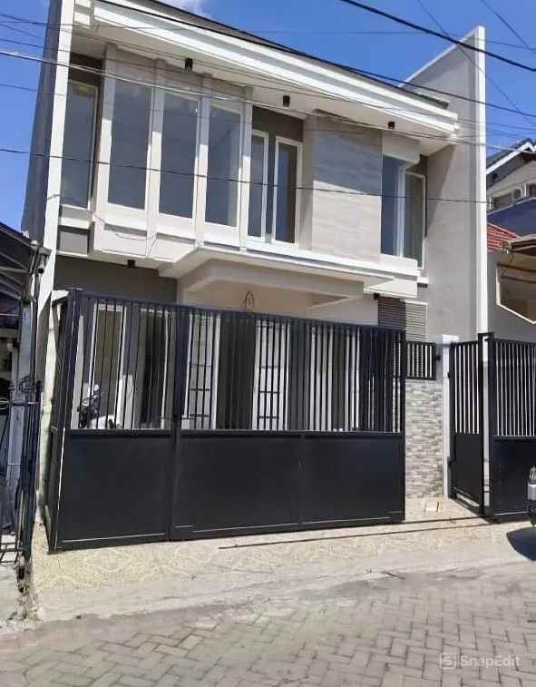 dijual rumah manyar jaya