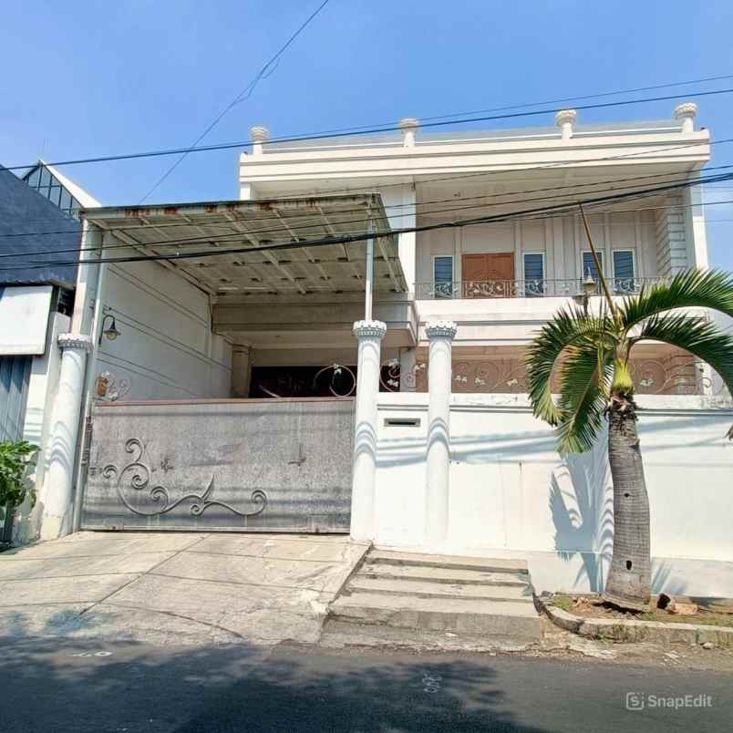 dijual rumah manyar rejo