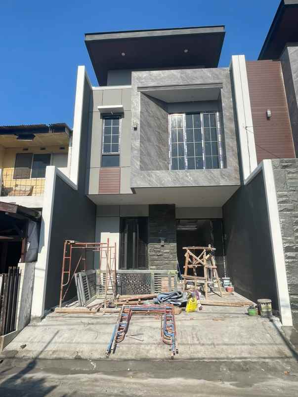 dijual rumah manyar tirtoyoso