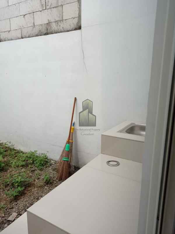 dijual rumah meteseh