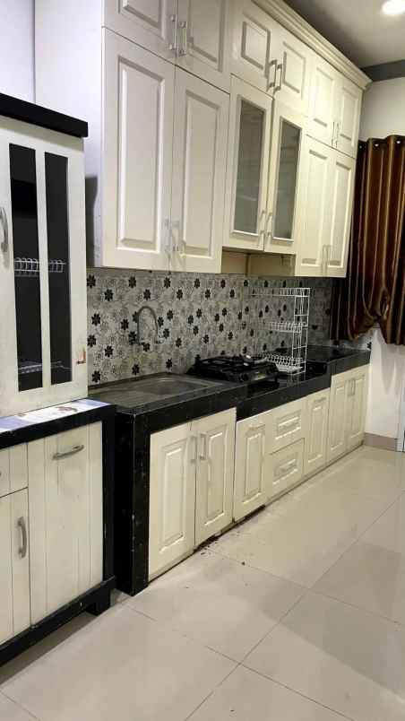 dijual rumah mewah siap huni di grand wisata