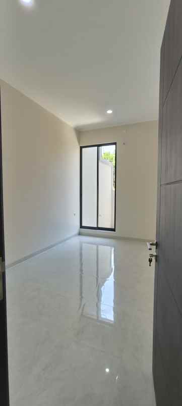 dijual rumah mulyosari