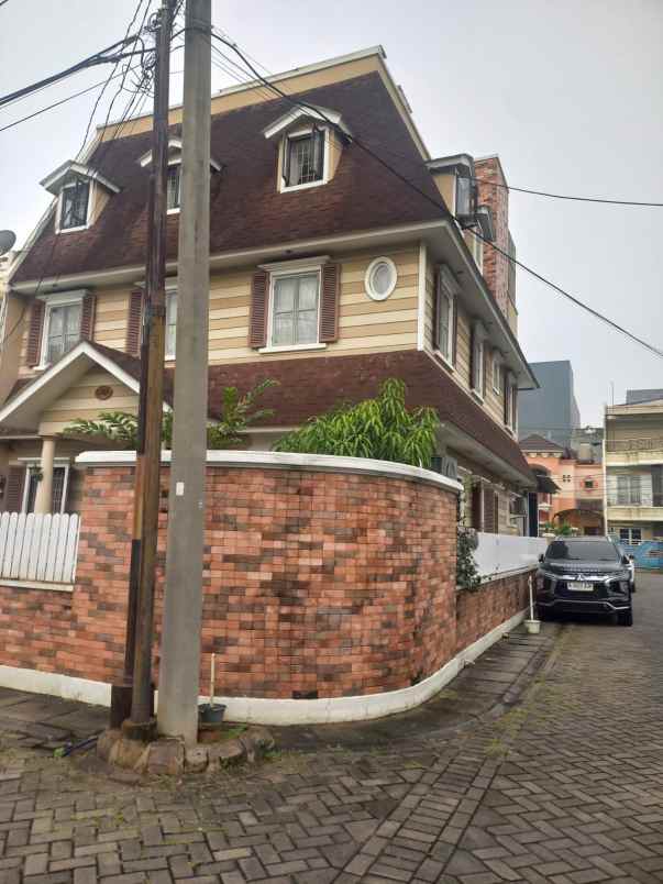 dijual rumah mutiara taman palem