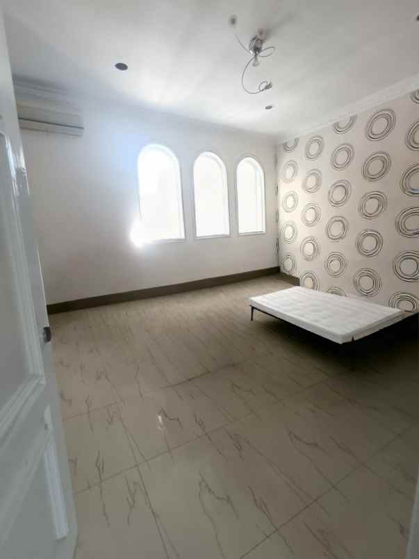 dijual rumah nirwana