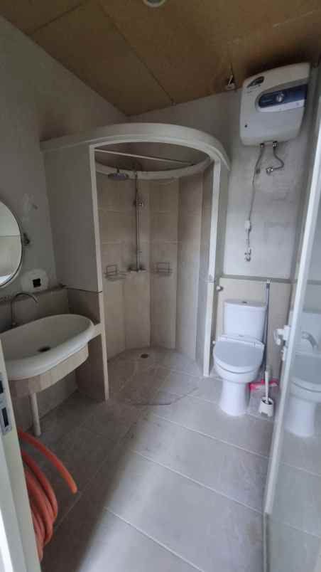 dijual rumah pakuwon city