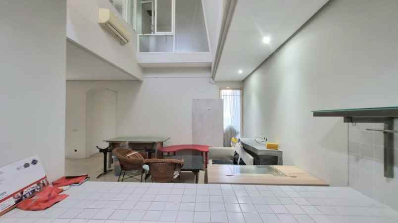dijual rumah pakuwon city