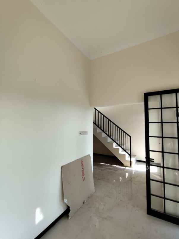 dijual rumah permata permadani