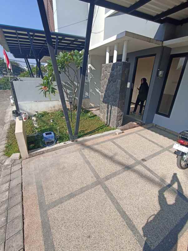 dijual rumah permata permadani
