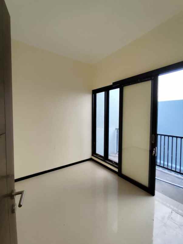 dijual rumah permata permadani