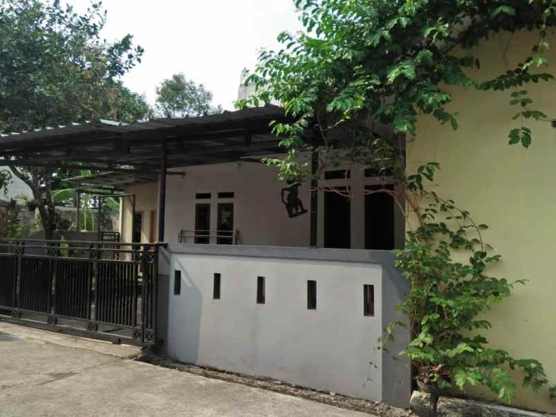 dijual rumah perum bsi 2