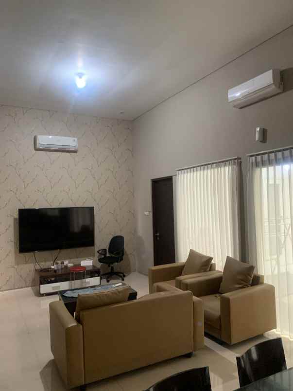 dijual rumah perumahan permata jingga