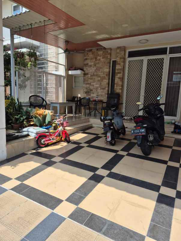 dijual rumah perumahan summarecon
