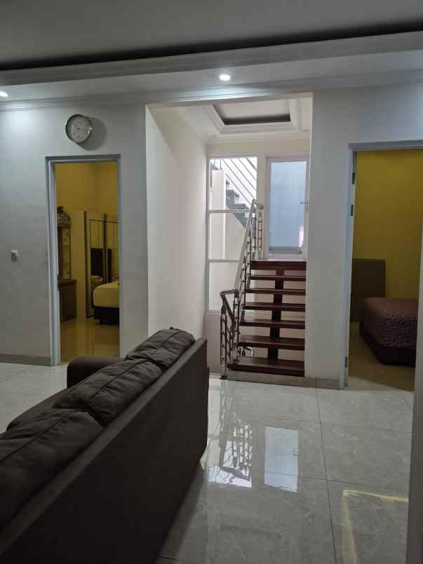 dijual rumah perumahan summarecon