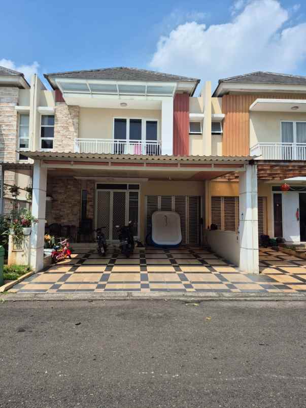 dijual rumah perumahan summarecon