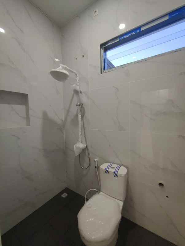 dijual rumah pondok bambu