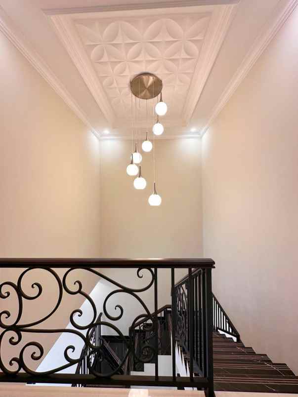 dijual rumah pondok bambu