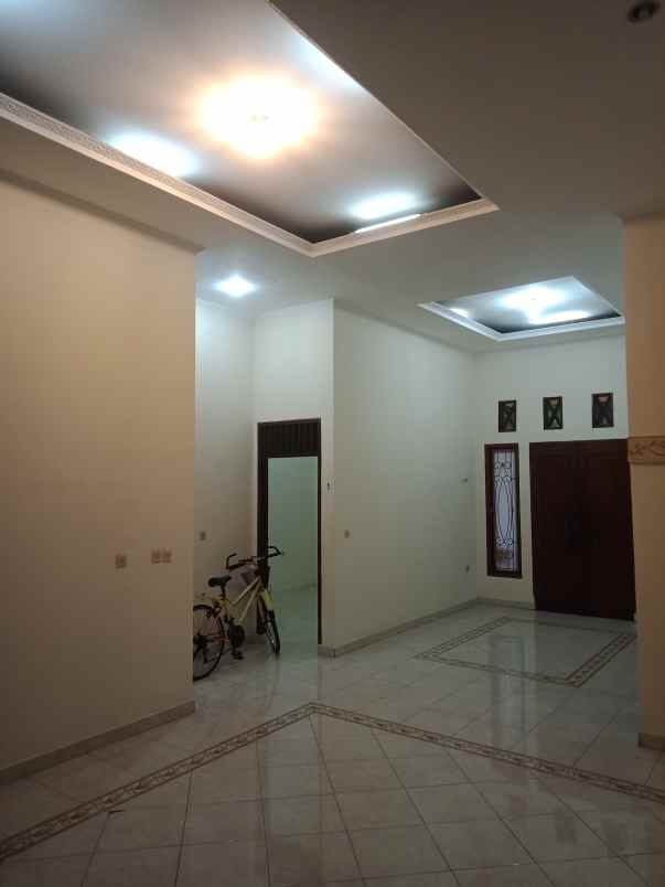 dijual rumah pondok gede