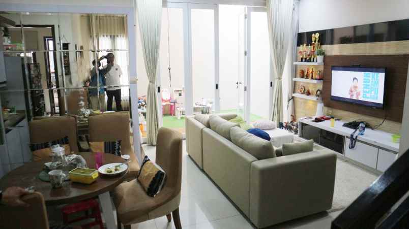 dijual rumah pondok gede