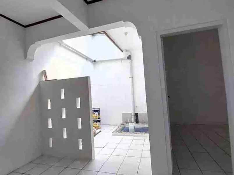 dijual rumah pondok kelapa