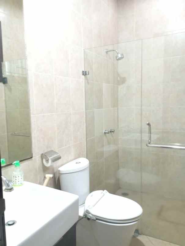 dijual rumah pulomas residence