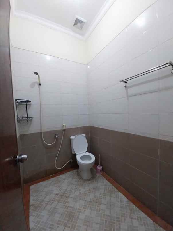 dijual rumah raffless hills cibubur