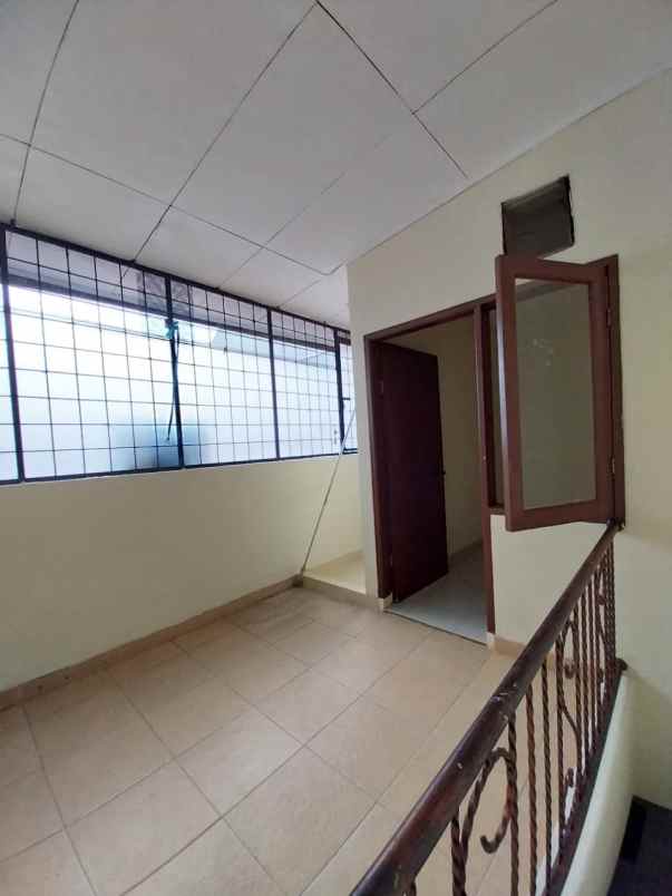 dijual rumah raffless hills cibubur