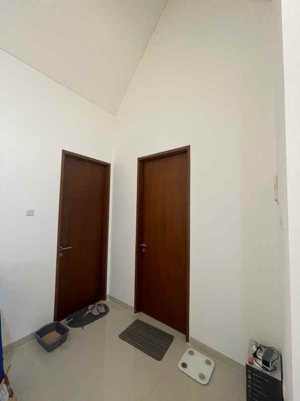 dijual rumah rempoa ciputat tangsel