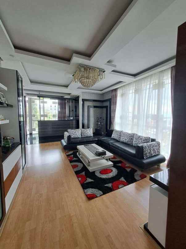 dijual rumah resor dago pakar