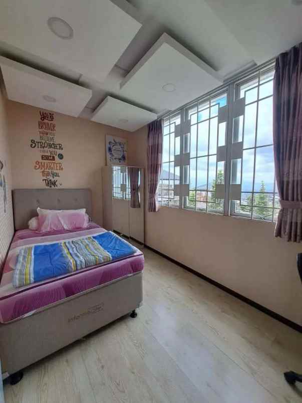 dijual rumah resor dago pakar