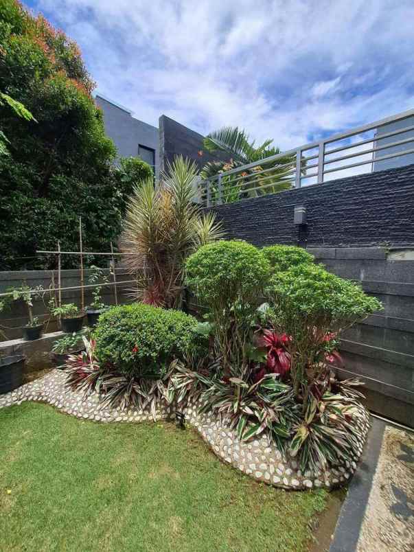 dijual rumah resor dago pakar