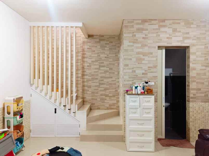 dijual rumah royal residence