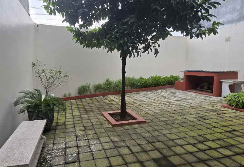 dijual rumah royal residence cluster