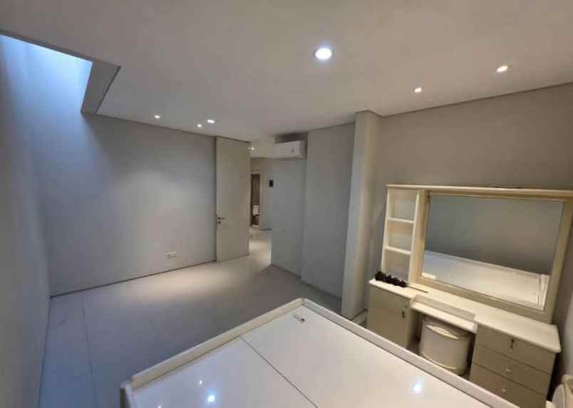 dijual rumah rumah the greenlake
