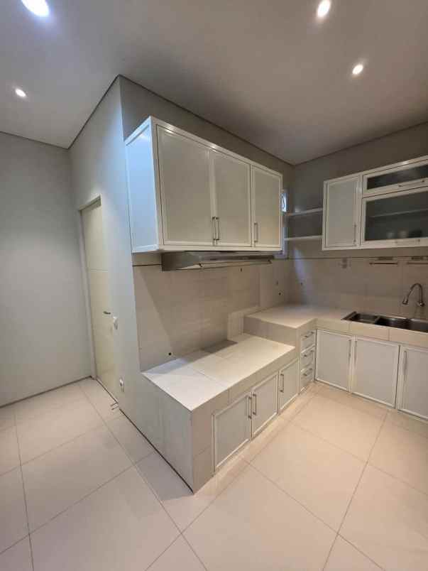 dijual rumah rumah the greenlake