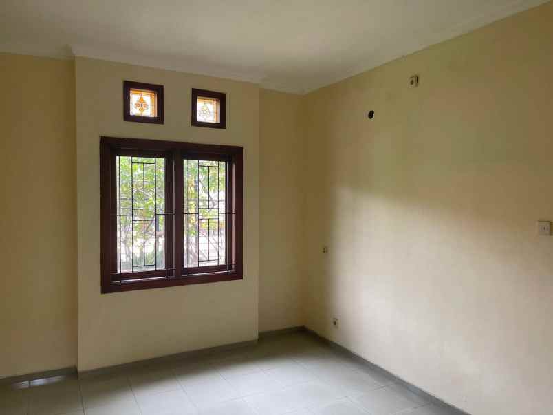 dijual rumah rungkut