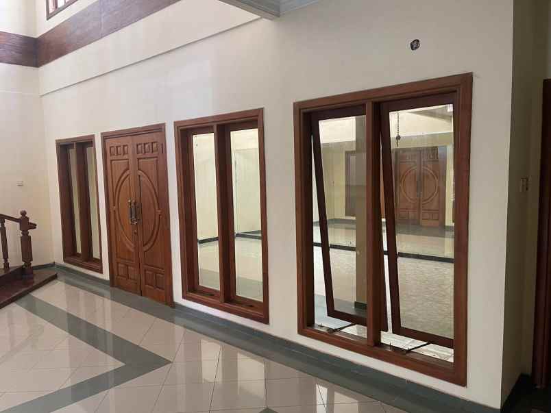 dijual rumah rungkut