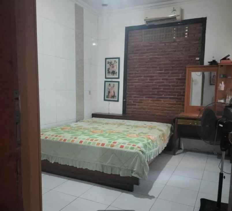 dijual rumah rungkut