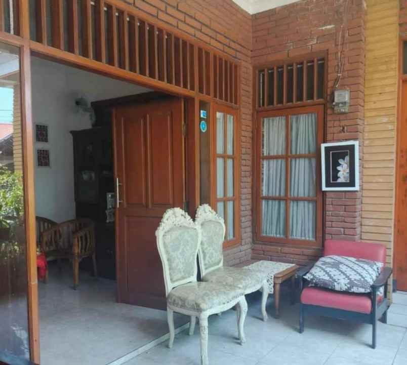 dijual rumah rungkut
