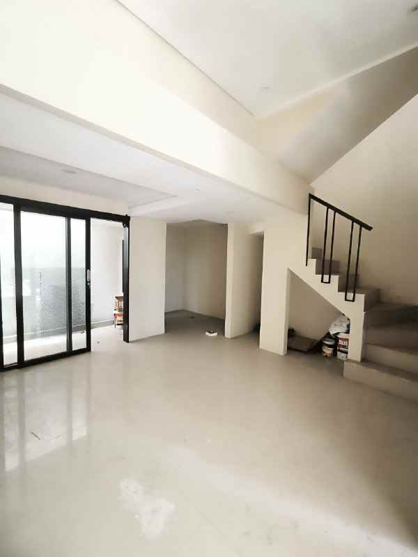 dijual rumah rungkut asri