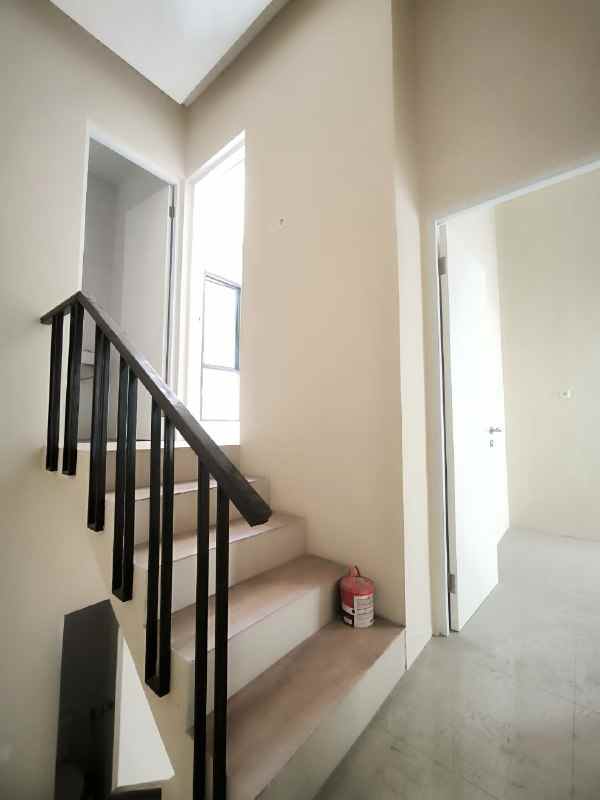 dijual rumah rungkut asri