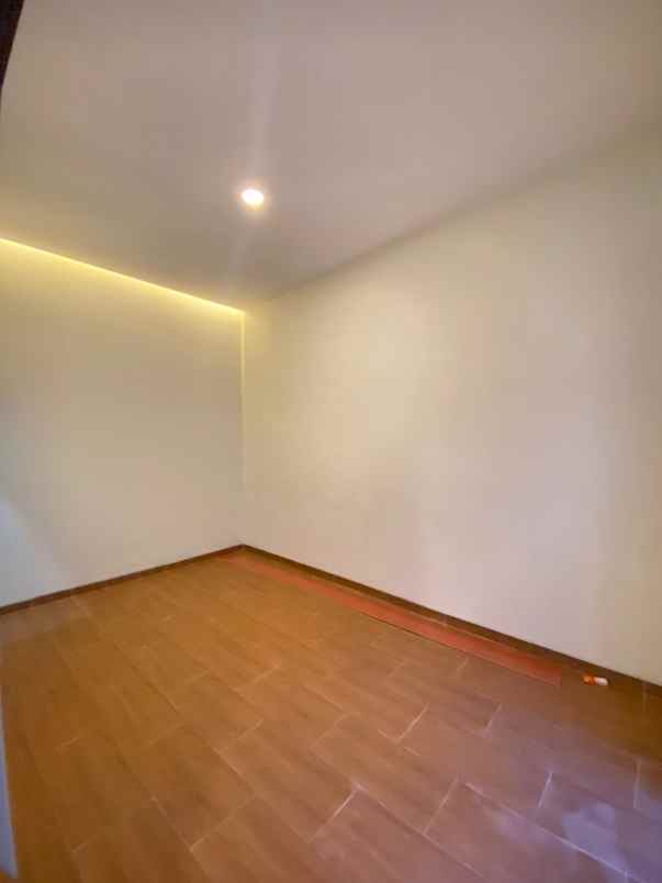 dijual rumah sambiroto