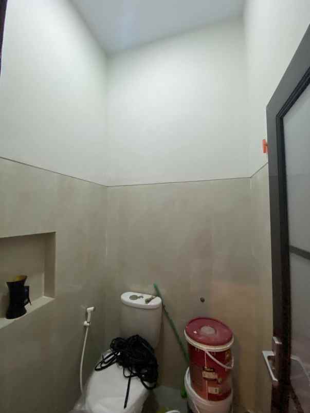 dijual rumah sambiroto