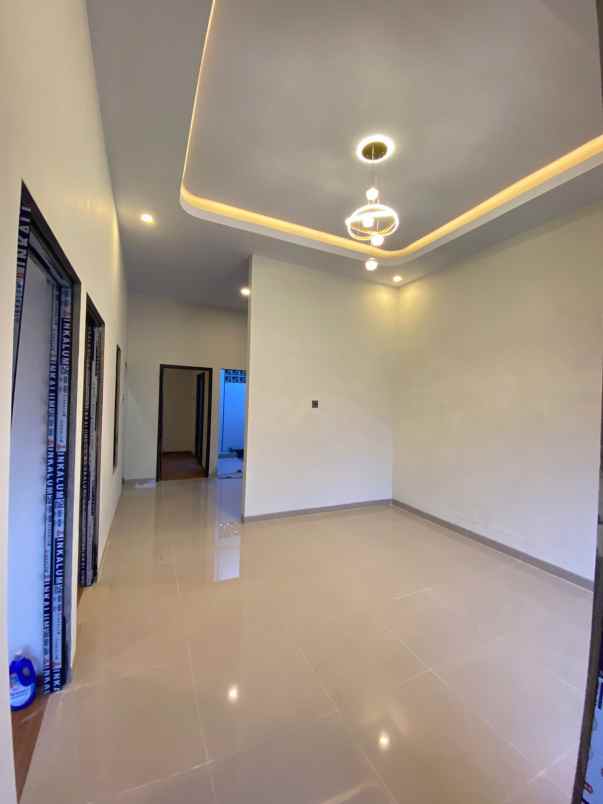 dijual rumah sambiroto