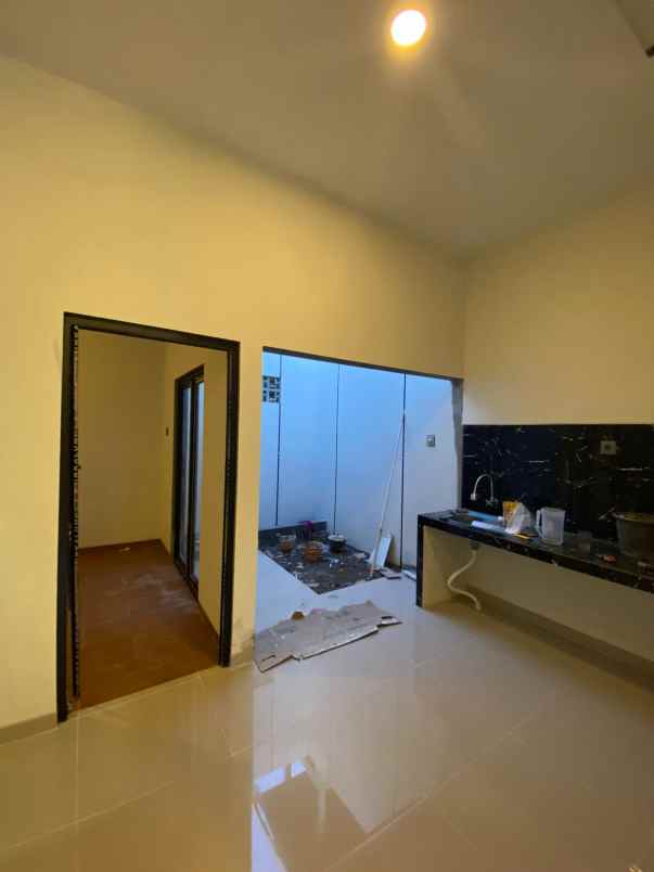 dijual rumah sambiroto