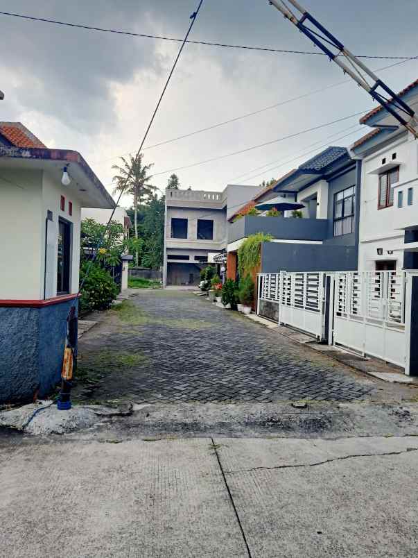 dijual rumah samping hotel hyatt yogyakarta