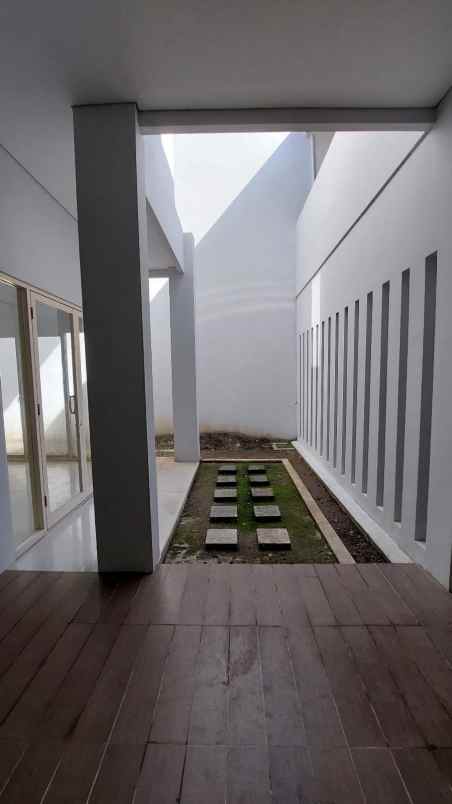 dijual rumah san diego pakuwon city