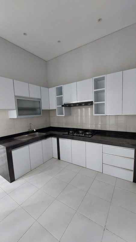 dijual rumah san diego pakuwon city