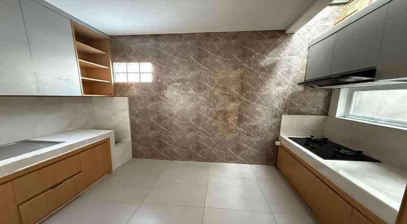 dijual rumah sanggar hurip